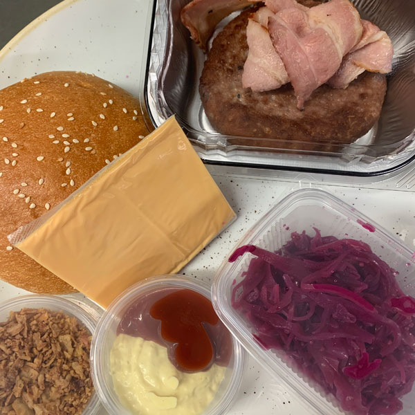 Koningsbos hamburger, spek, cheddar, 
